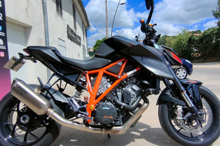 KTM 1290 SUPERDUKE R V1