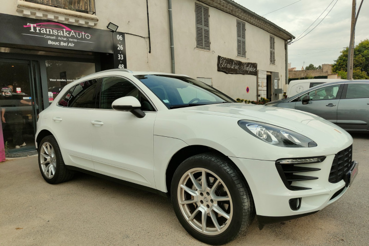 PORSCHE MACAN