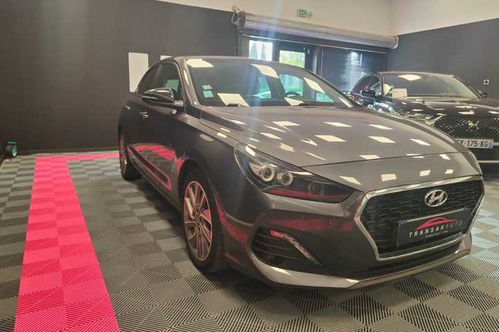 HYUNDAI i30 FASTBACK