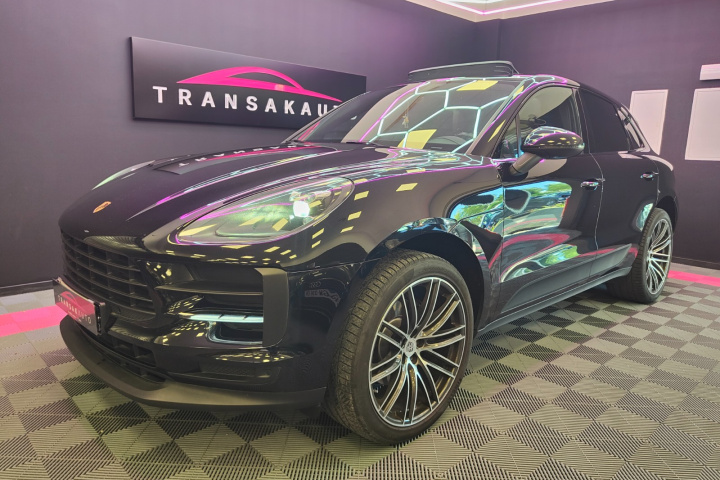 PORSCHE MACAN